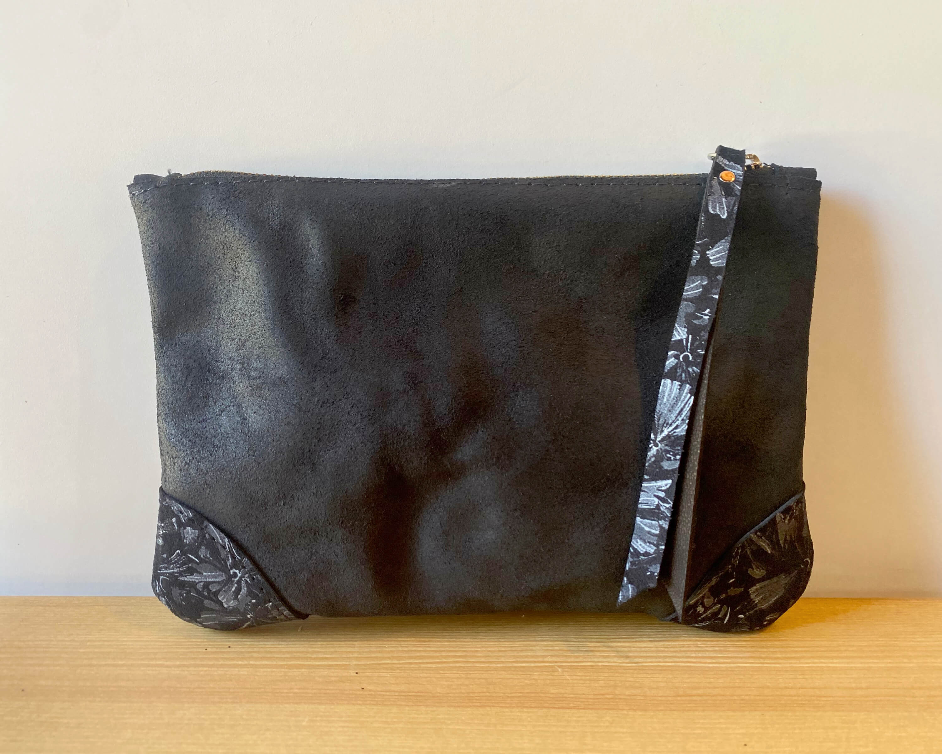 Small Rounded Leather Handbag - Black - Ladies