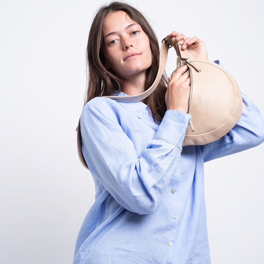 Rubino | Women's crossbody bag in leather color milk – Il Bisonte