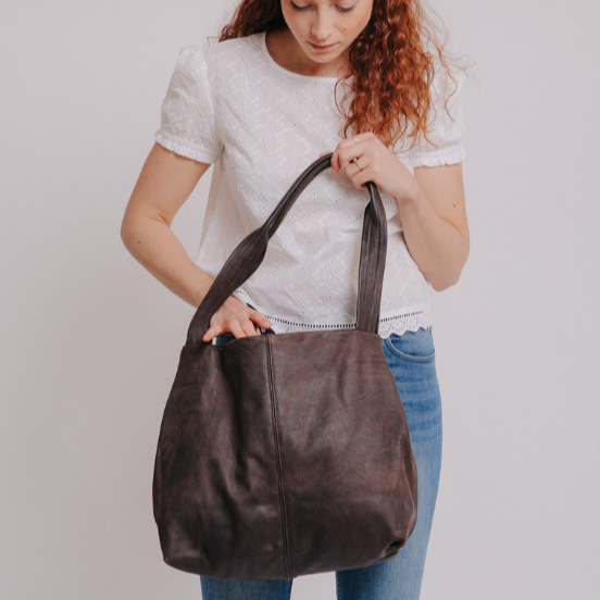 10 Slouchy Vegan Hobo Bag Styles That Are On Trend - 2024 | Large hobo bag,  Fashion bags, Hobo bag