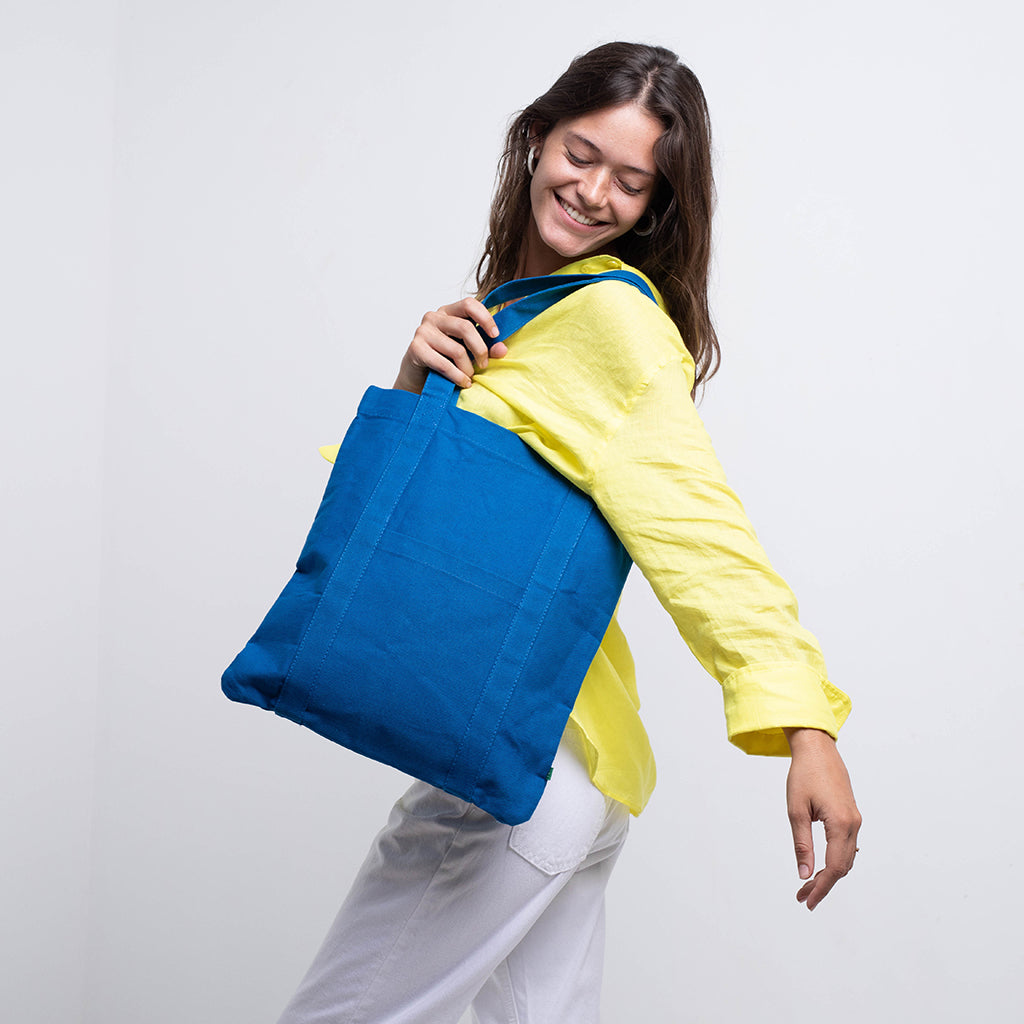 African American Woman Blue Dress Hold Purse Stock Image - Image of lovely,  confident: 40013623